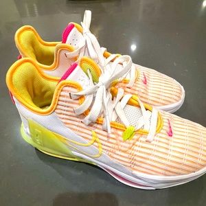 LeBron Witness 6 basketball shoes!! Unisex!!